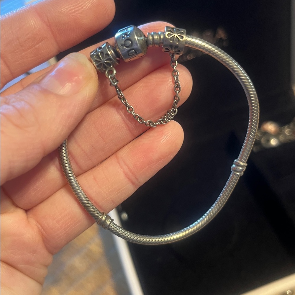 Pandora sterling silver iconic clasp bracelet with SS daisy safety chain - Picture 3 of 6